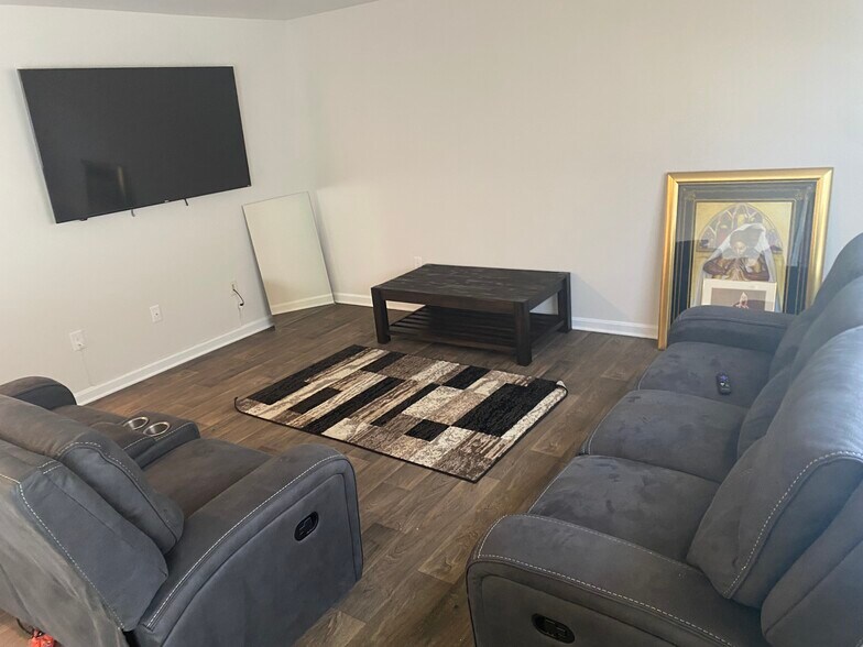 Building Photo - 241 Sedmont Cir