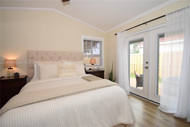 Building Photo - 855 San Remo Dr