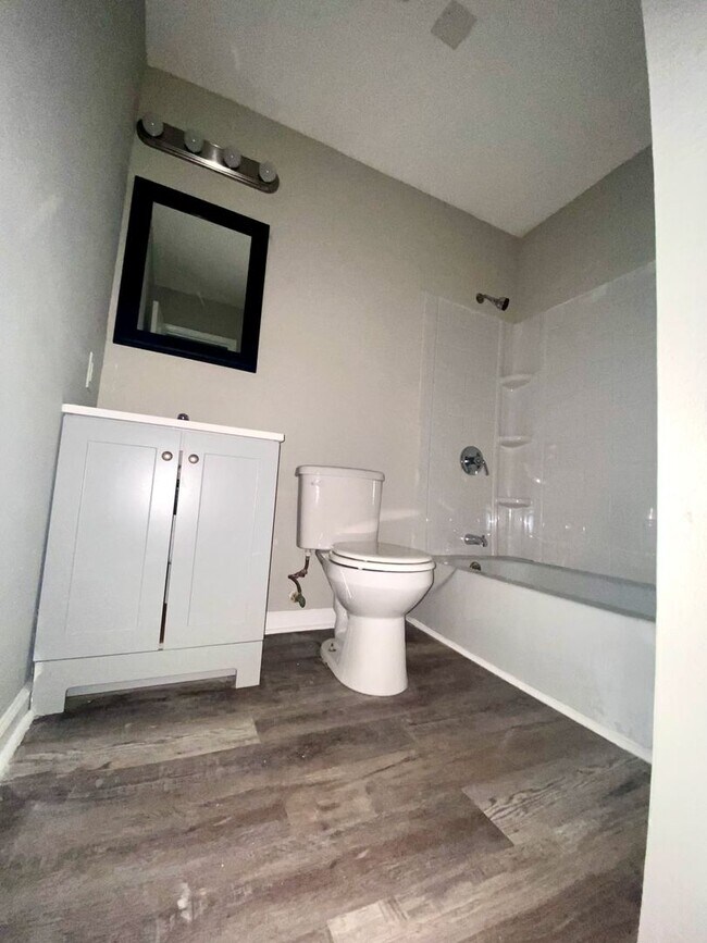 Building Photo - 8520 - 8522