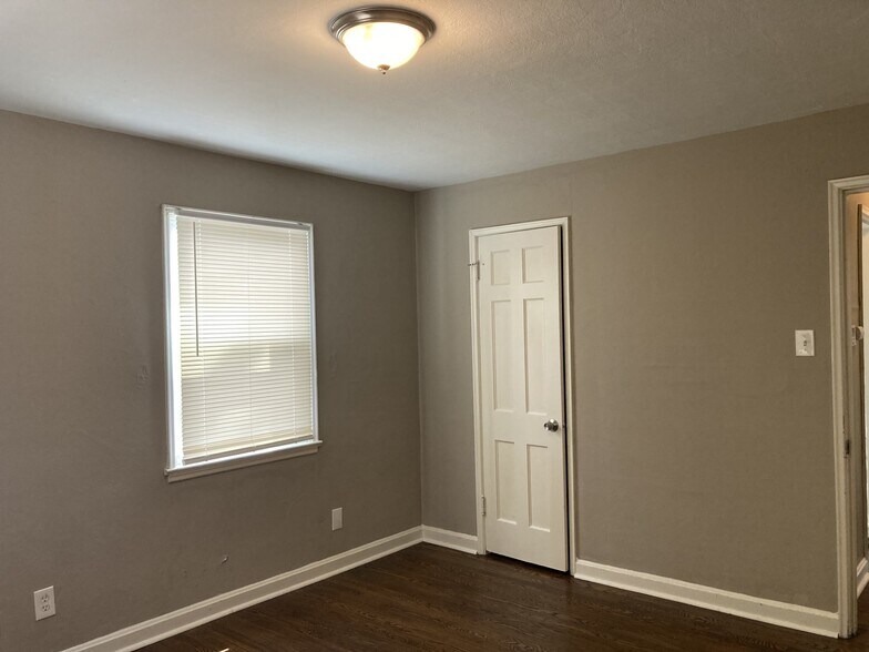 Building Photo - 5614 Gatesworth Ave