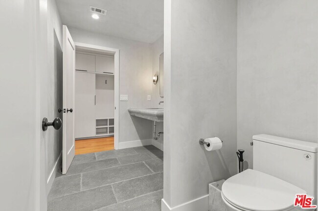 Building Photo - 17620 Camino De Yatasto