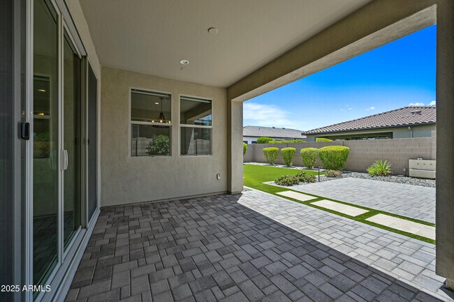 Building Photo - 17163 W Thousand Oaks St