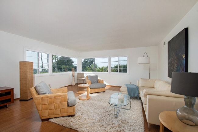 Building Photo - AVAILABLE NOW! LOVELY LA JOLLA 3BD/2.5BA H...