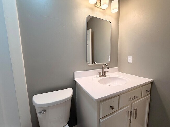 Building Photo - 3884 Kerston Dr