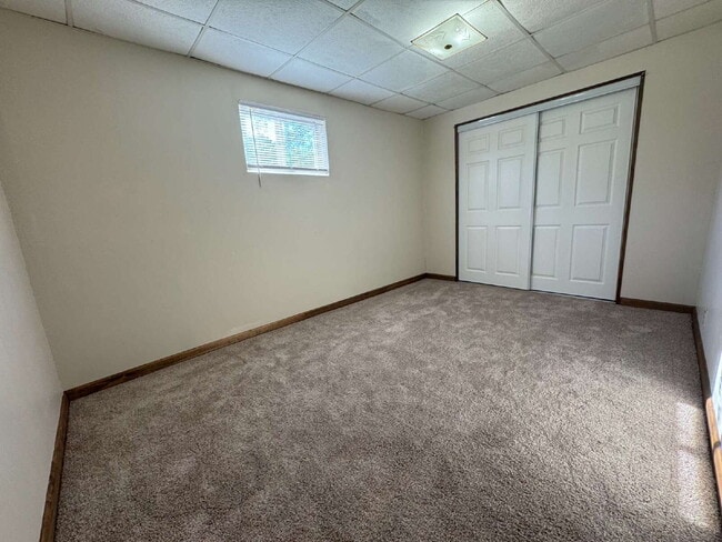 Building Photo - "Charming 2-Bedroom Oasis in Springfield with Spacious Comfort!"