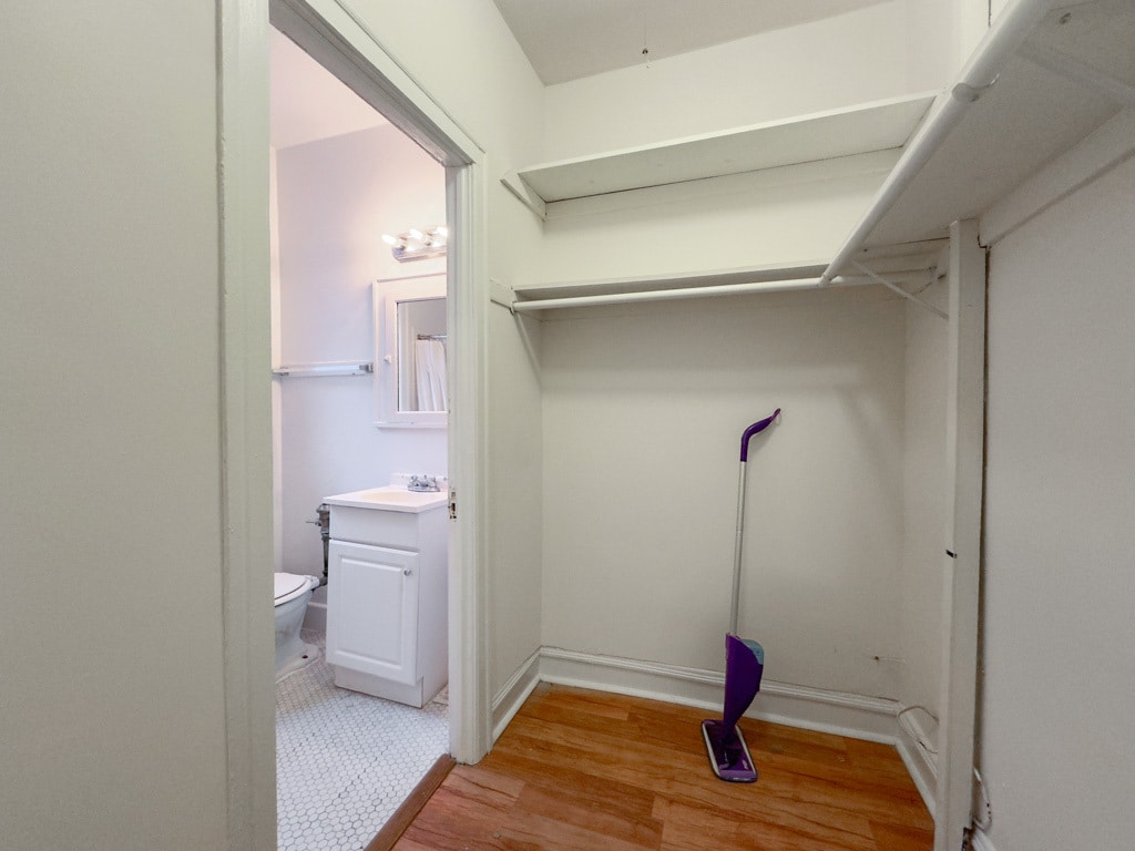 Building Photo - 2536 N Sawyer Ave