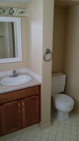 Building Photo - 4810 Orchard Ave