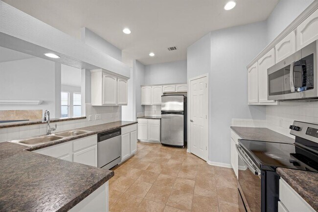 Building Photo - 1323 Anna Palm Way