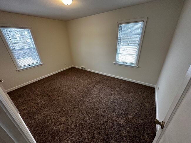 Building Photo - 5005 Glenwood St