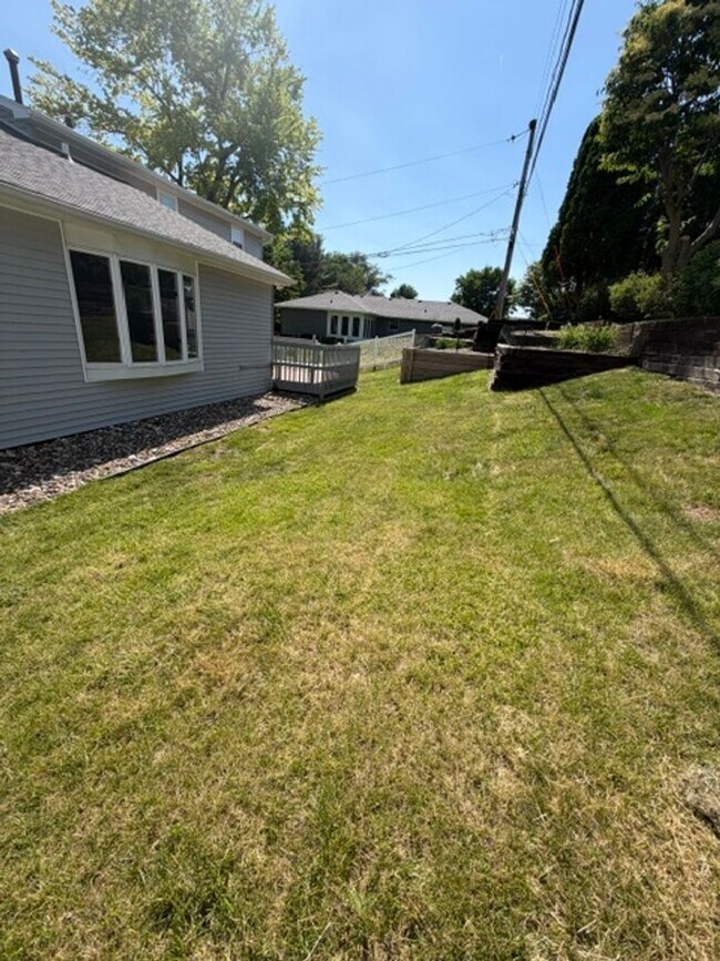 Building Photo - Central Davenport 4 Bedroom House