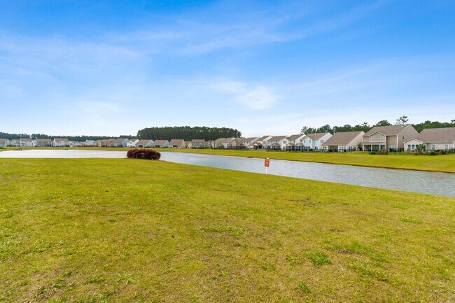 Building Photo - Easy Living in North Creek Village!