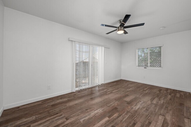 Building Photo - Dual private outdoor spaces!