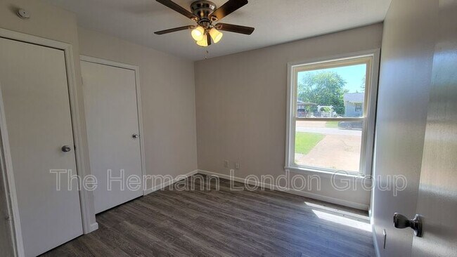 Building Photo - 59 Cedar Ridge Dr