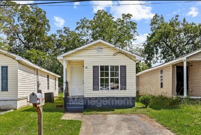 Building Photo - 725B 3rd Ave N