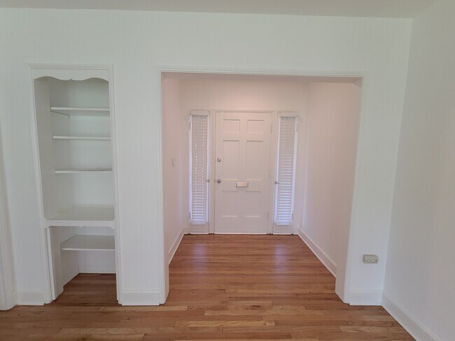 Foyer - 2630 E 221st St