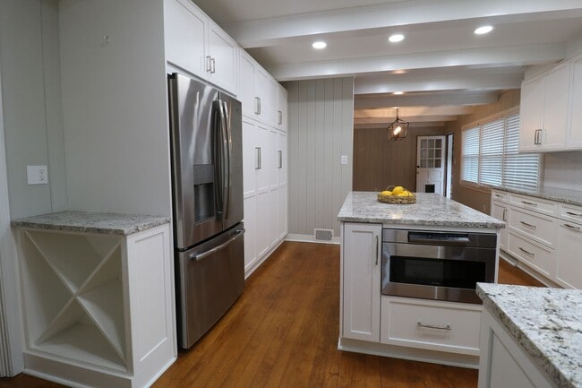 Building Photo - 2832 Monticello Dr