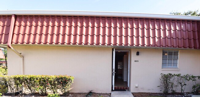Building Photo - 845 Salem Ln