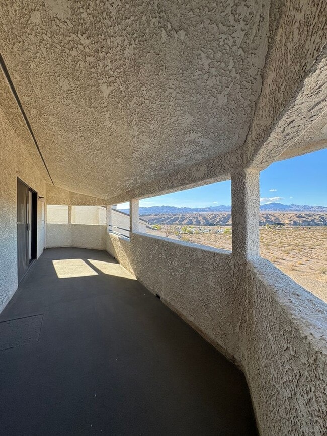 Building Photo - Stunning Remodeled 3-Bed Condo with River & Casino Views!