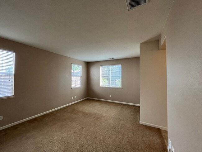 Building Photo - 3 bedroom 2 bath home in Yuba City