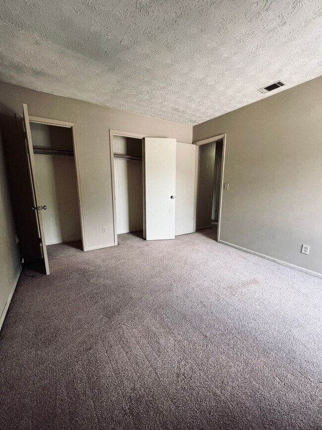 Building Photo - 929 Live Oak Dr