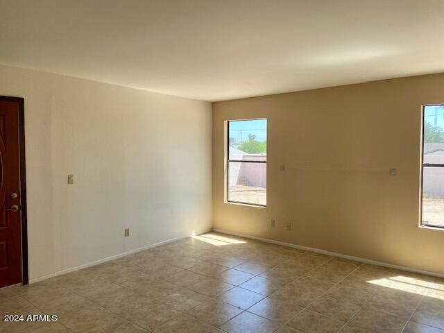 Building Photo - 1543 N La Rosa Dr