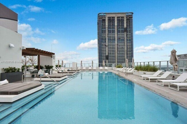 Building Photo - 1010 Brickell Ave