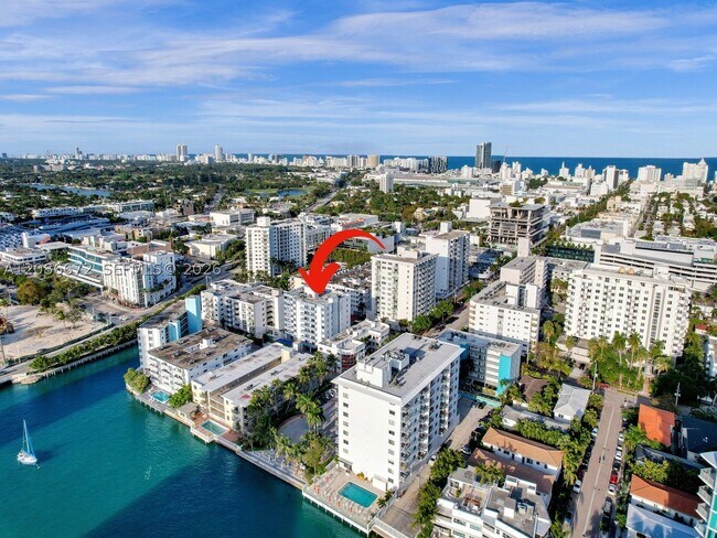 Building Photo - 1658 Bay Dr E