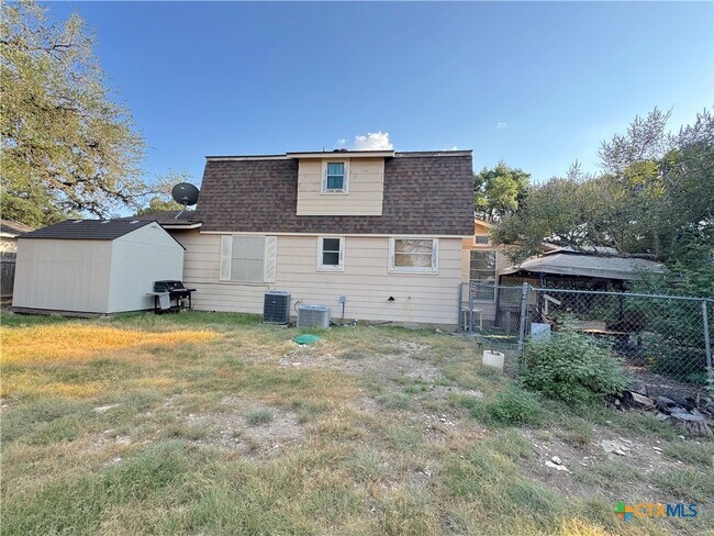 Building Photo - 850 Riviera Dr