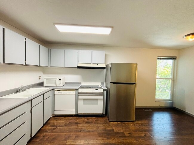 Building Photo - 333 E 4500 S