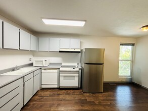 Building Photo - 333 E 4500 S