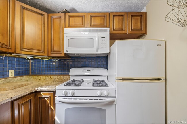Building Photo - 17 E Parmenter St