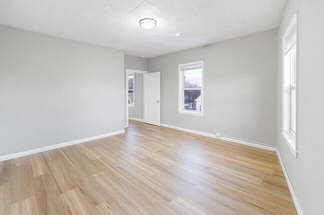 Building Photo - 168 Lunenburg St