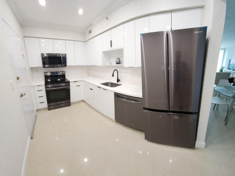 kitchen - 2501 S Ocean Dr