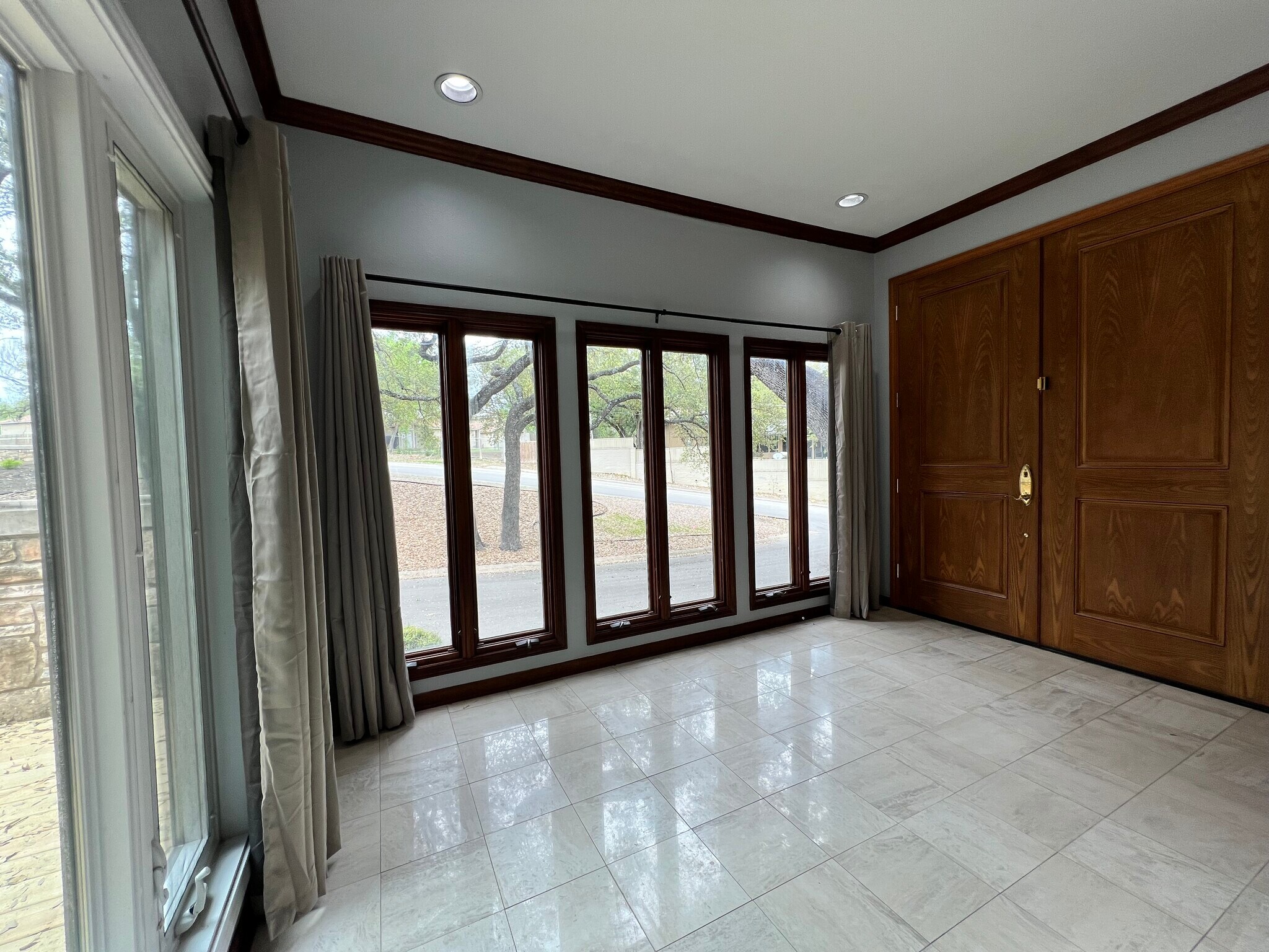 Front Entry/Sunroom - 8000 Donore Pl