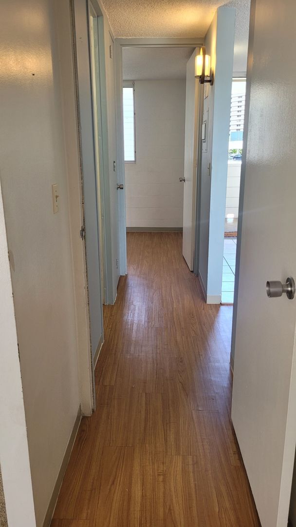 Building Photo - Nice 2bd, 1bath, 1pkg 700sqft unit . $2500