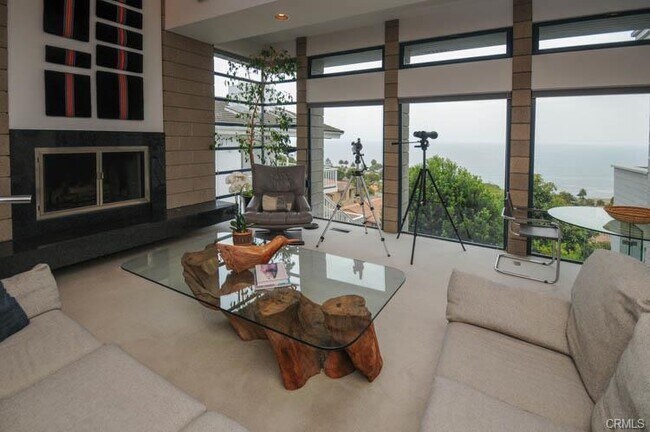 Building Photo - Custome Built Home With Ocean Views