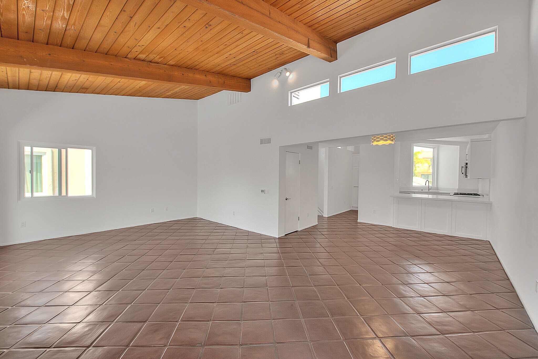 Building Photo - 310 Bayview Dr