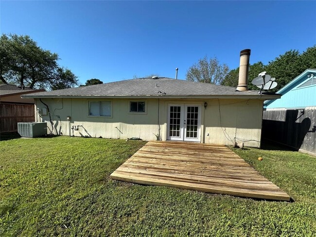 Building Photo - 16527 Amargos Dr