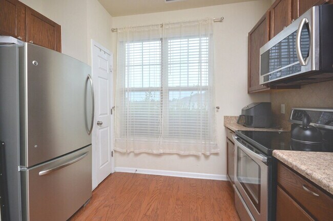 Building Photo - Modern 2BR/2.5BA Townhome in Stratford Lakes – Minutes to Southpoint & Downtown Durham! - Free 1/...