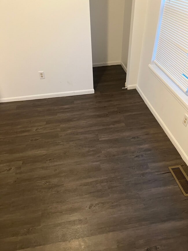 Building Photo - 518 Hope St