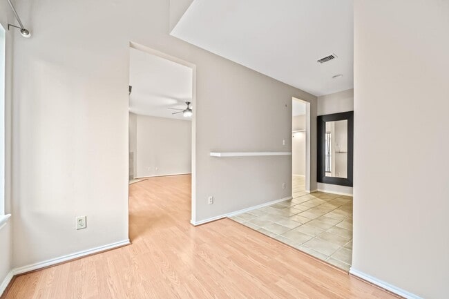 Building Photo - 2023 Gentry St