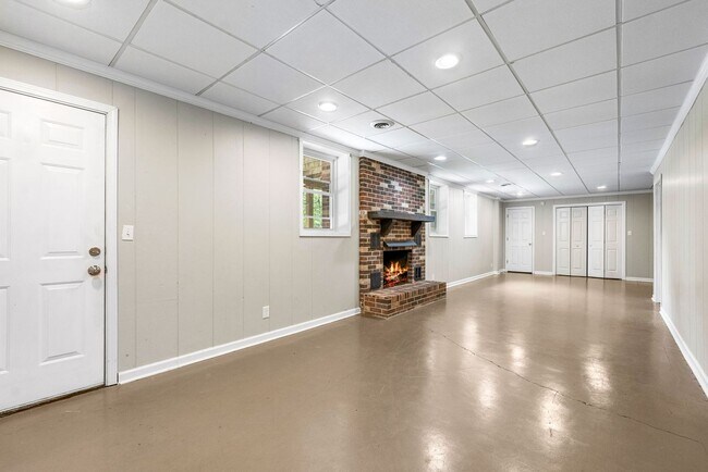 Building Photo - Pet Friendly Three Bedroom with Basement!