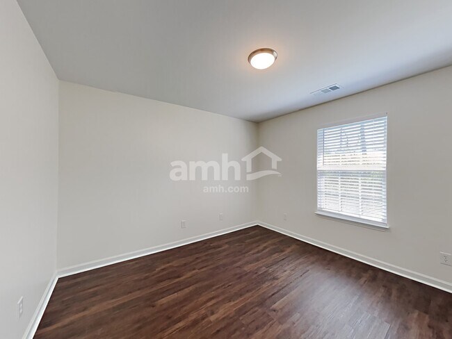Building Photo - 4204 Birch Dr
