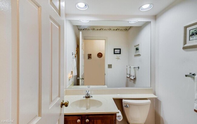 Building Photo - 3 br, 3 bath House - 15411 Pine Tree Court