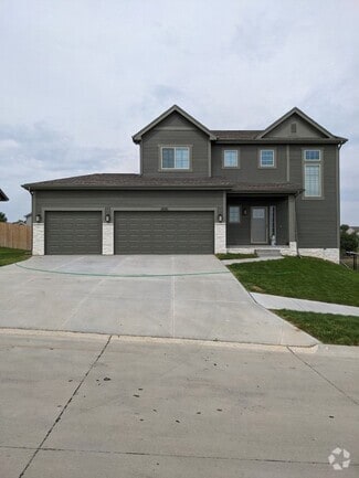 Building Photo - Bellevue Home For Rent!