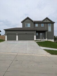 Building Photo - Bellevue Home For Rent!