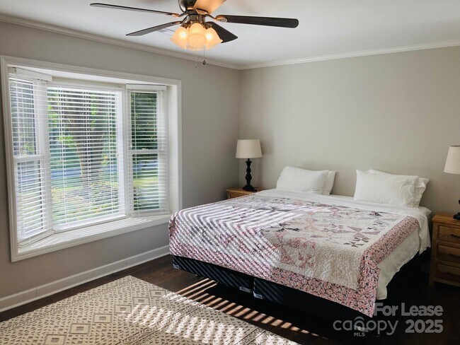 Building Photo - 4969 Moonlite Bay Dr