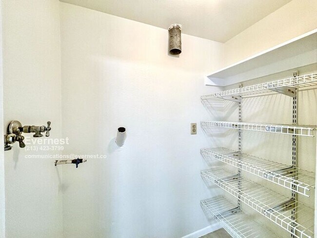 Building Photo - Lovely 2-Bed, 2-Bath Condo with Great Loca...