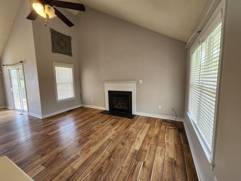 Building Photo - 312 Abbey Ct