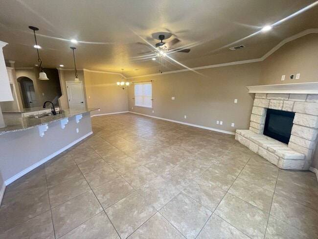 Building Photo - Large Family Home in Desert Ridge
